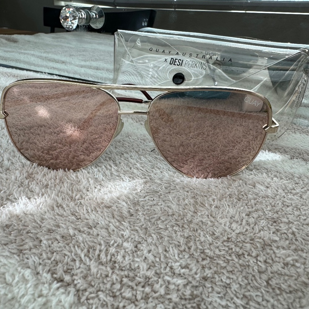 Quay Australia x Desi Perkins High Key Rose Gold Lens & Rose Gold Frame Aviator
